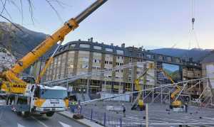 Mauco levanta la carpa gigante de la Fira de Andorra la Vella