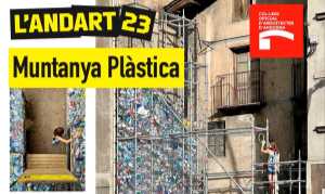 Mauco dona suport a l’artista Héctor Manresa en el seu muntatge ‘Muntanya plàstica’