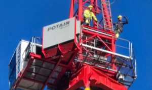 Muntatge d’una grua Potain amb autogrua MAUCO: precisió i potència en acció